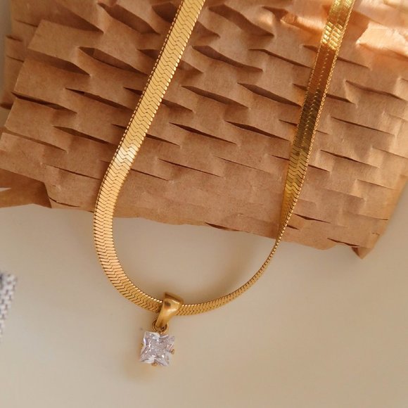 #NEW 18K Gold Plated 2CT Solitaire Diamond Flat Herringbone Necklace - Picture 3 of 4